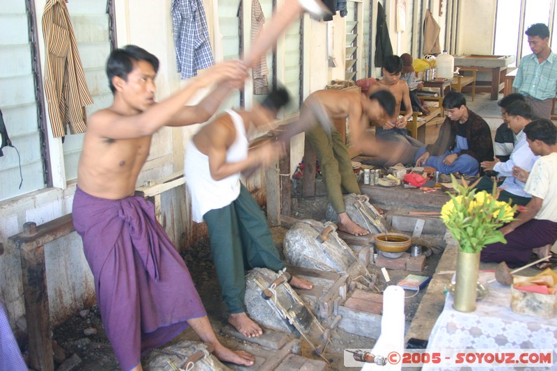 Mandalay - Batteleurs d'Or
Mots-clés: myanmar Burma Birmanie personnes