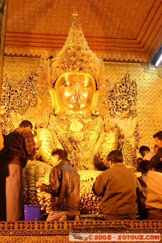 Mandalay - Mahamuni Paya - Buddha
Mots-clés: myanmar Burma Birmanie Pagode personnes