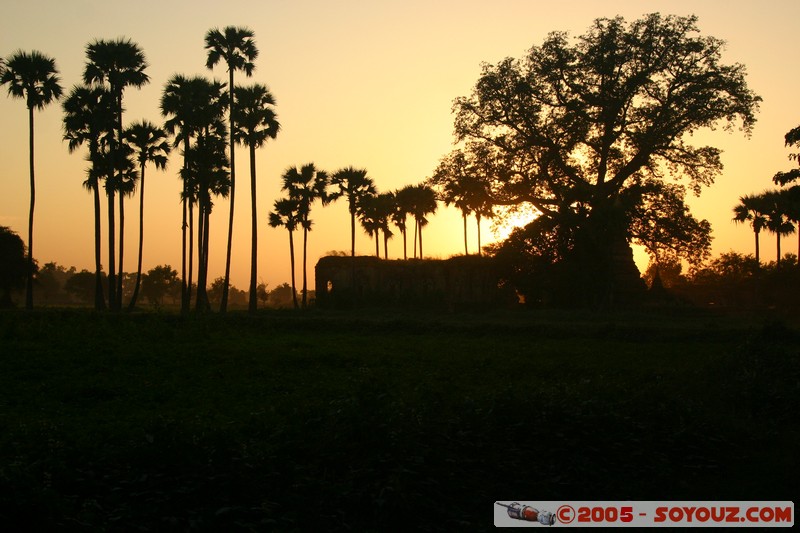 Inwa - Maha Aungmye Bonzan
Mots-clés: myanmar Burma Birmanie sunset Pagode