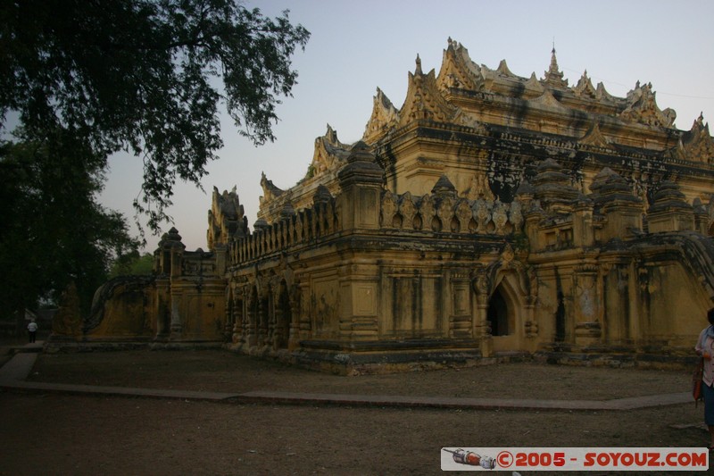 Inwa - Maha Aungmye Bonzan
Mots-clés: myanmar Burma Birmanie Pagode