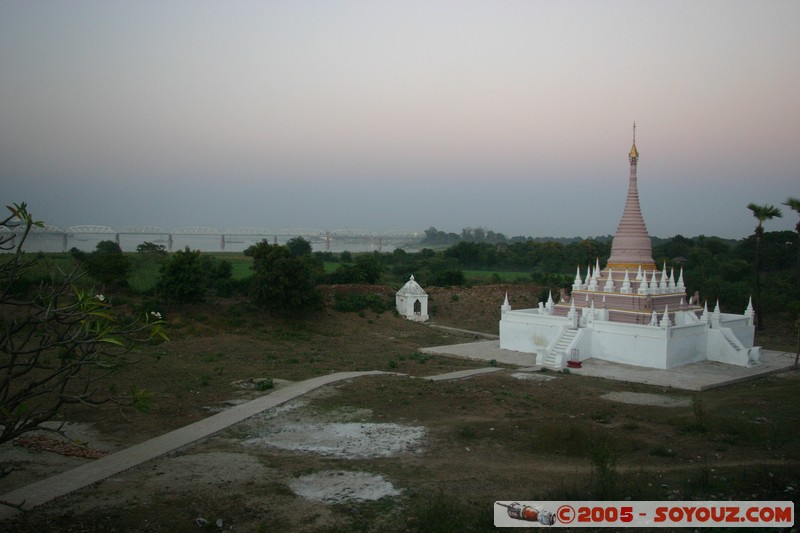 Inwa - Maha Aungmye Bonzan
Mots-clés: myanmar Burma Birmanie Pagode