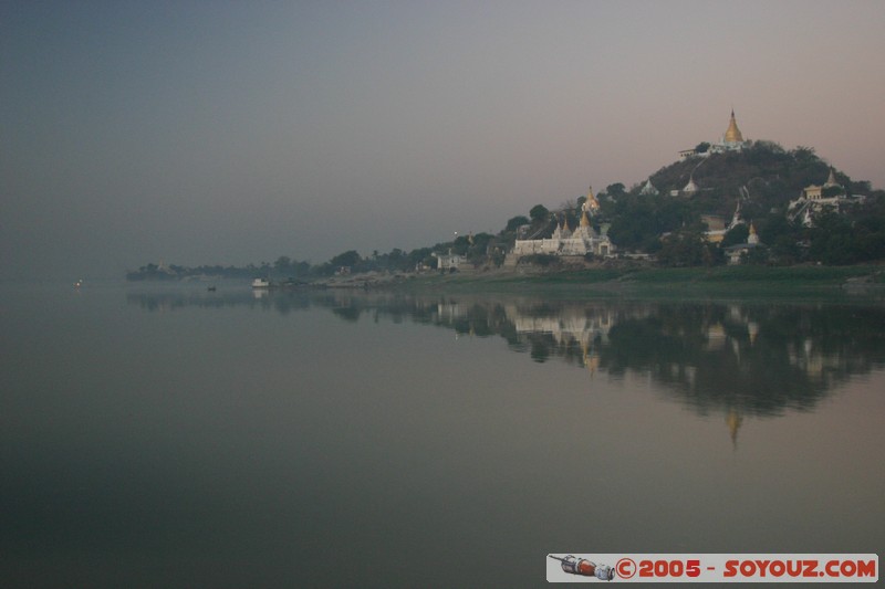 Ayeyarwady River - Pagoda
Mots-clés: myanmar Burma Birmanie Pagode Riviere brume