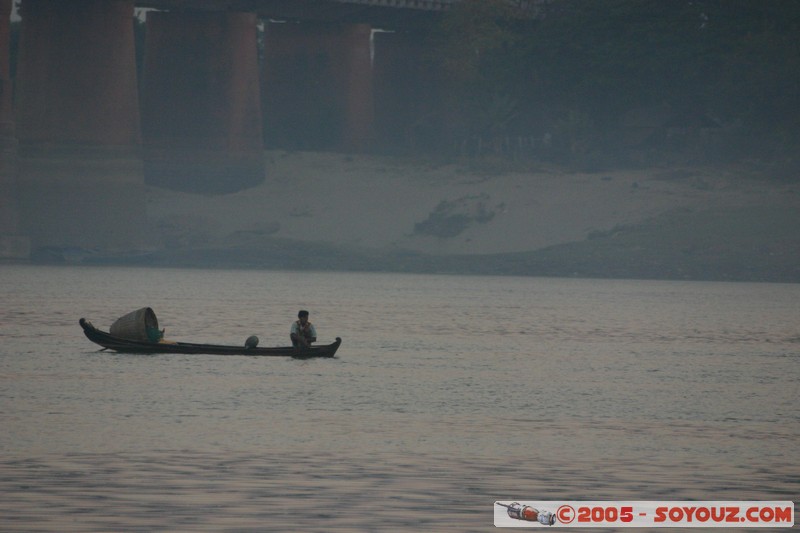 Ayeyarwady River
Mots-clés: myanmar Burma Birmanie Riviere bateau brume