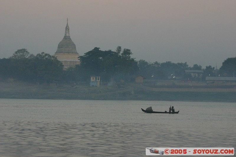 Ayeyarwady River
Mots-clés: myanmar Burma Birmanie Riviere bateau brume
