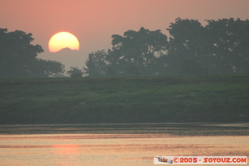 Sunrise on Ayeyarwady River
Mots-clés: myanmar Burma Birmanie Riviere sunset