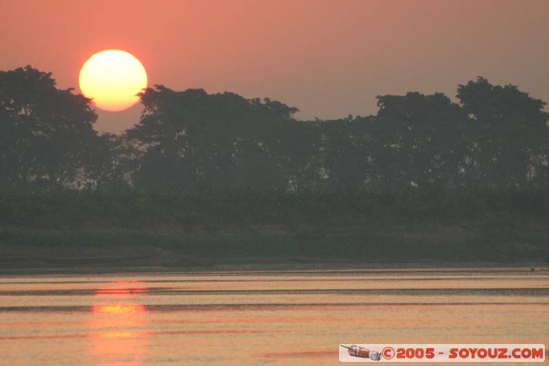 Sunrise on Ayeyarwady River
Mots-clés: myanmar Burma Birmanie Riviere sunset