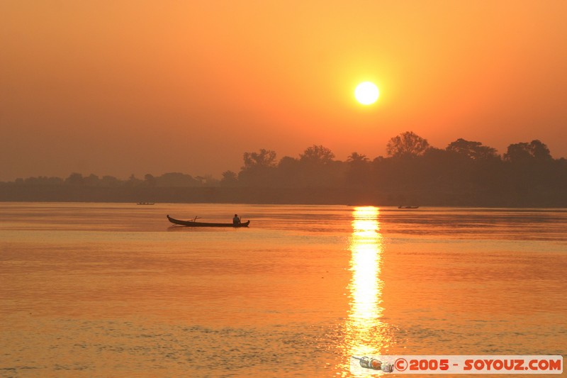 Sunrise on Ayeyarwady River
Mots-clés: myanmar Burma Birmanie Riviere sunset bateau