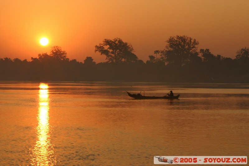 Sunrise on Ayeyarwady River
Mots-clés: myanmar Burma Birmanie Riviere sunset bateau