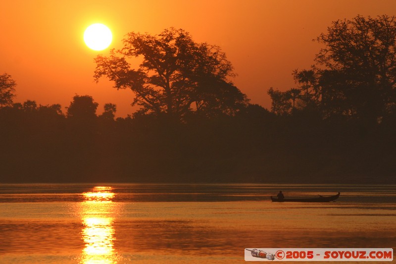 Sunrise on Ayeyarwady River
Mots-clés: myanmar Burma Birmanie Riviere sunset