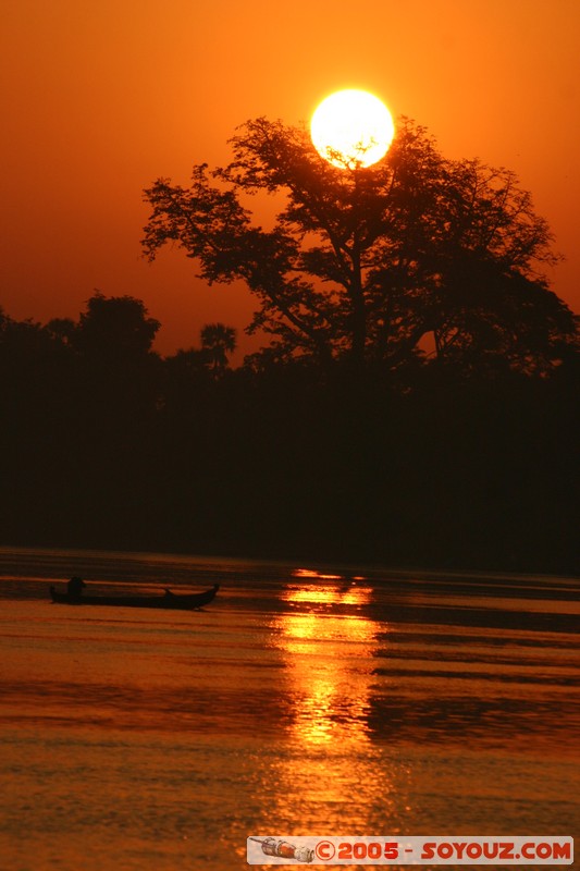 Sunrise on Ayeyarwady River
Mots-clés: myanmar Burma Birmanie Riviere sunset