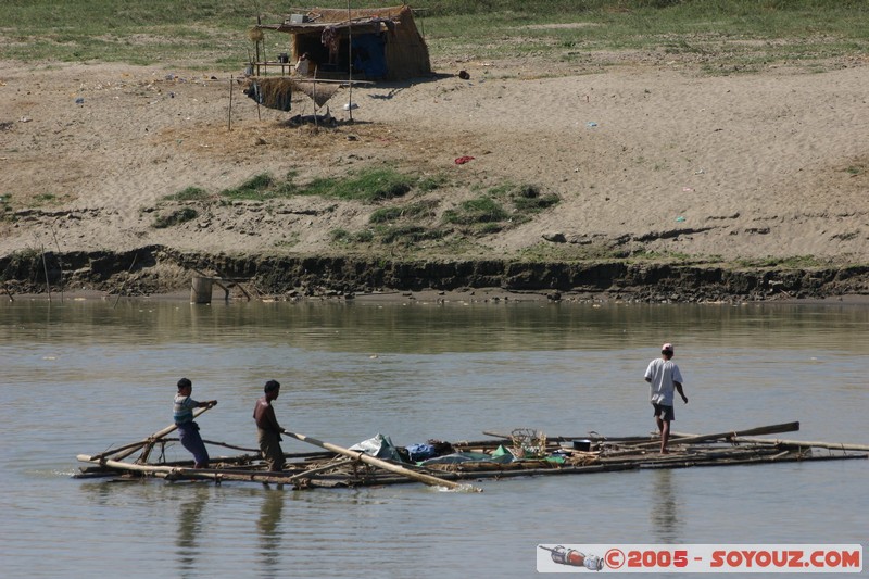 Ayeyarwady River
Mots-clés: myanmar Burma Birmanie Riviere bateau personnes