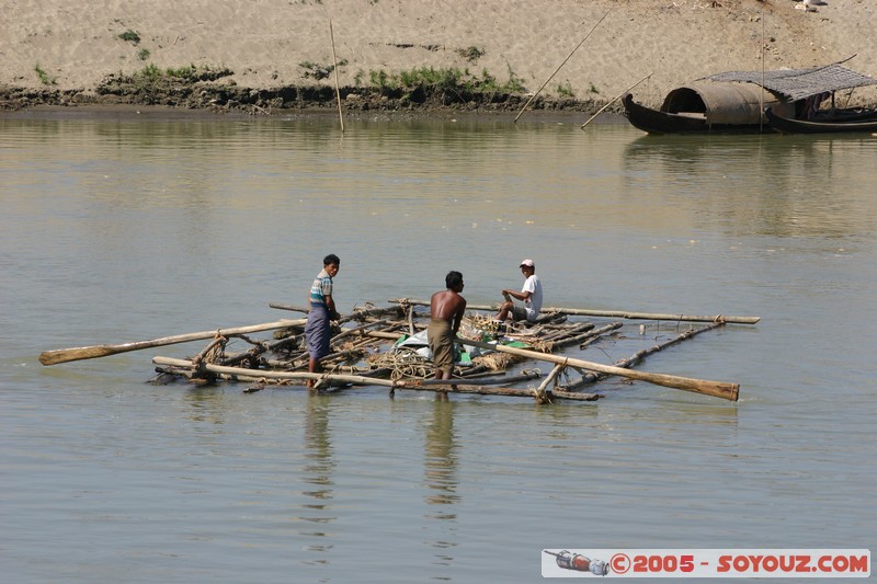 Ayeyarwady River
Mots-clés: myanmar Burma Birmanie Riviere bateau personnes