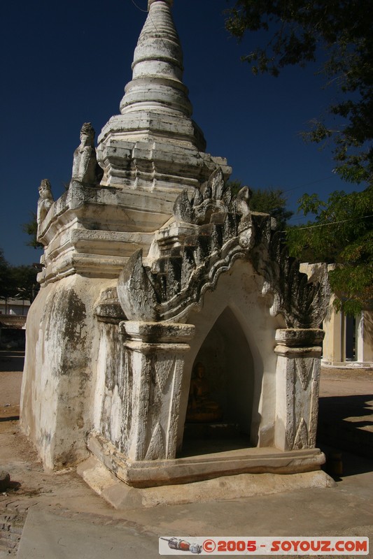 Bagan - Shwe-zi-gon Paya
Mots-clés: myanmar Burma Birmanie Pagode Ruines