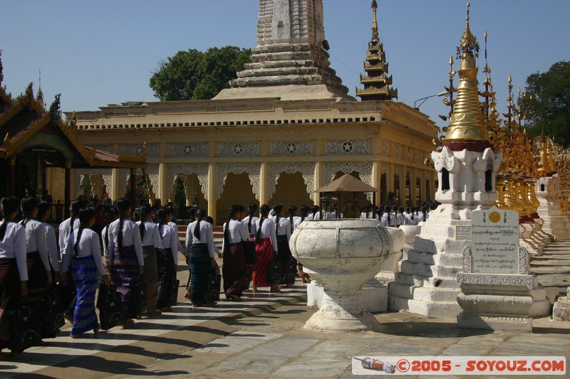 Bagan - Shwe-zi-gon Paya
Mots-clés: myanmar Burma Birmanie Pagode Ruines