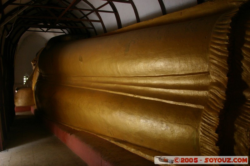 Bagan - Ma-nu-ha Temple - reclining Buddha
Mots-clés: myanmar Burma Birmanie Ruines Pagode Buddha