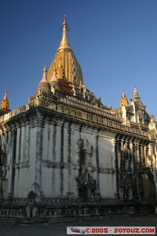 Bagan - Ananda Pahto
Mots-clés: myanmar Burma Birmanie Ruines Pagode