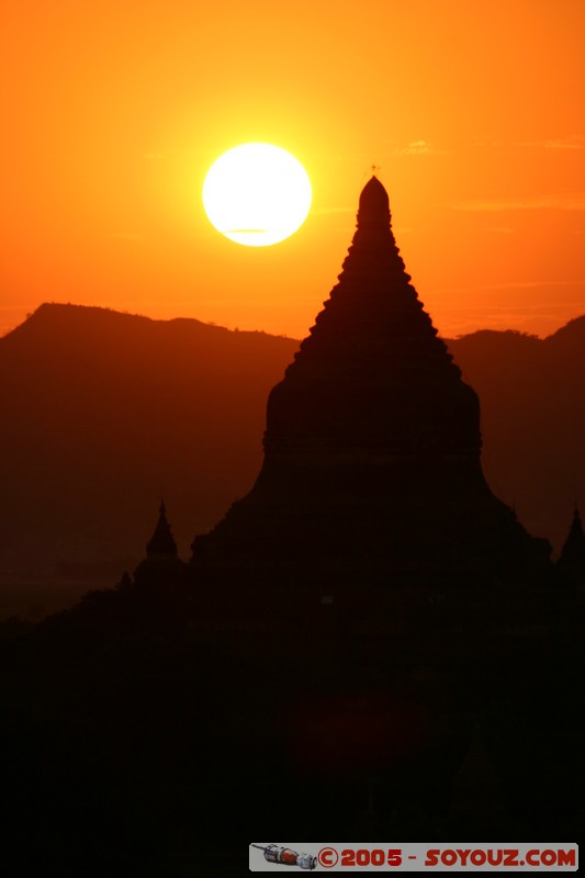 Bagan - Mingala-zedi at sunset
Mots-clés: myanmar Burma Birmanie sunset Ruines Pagode