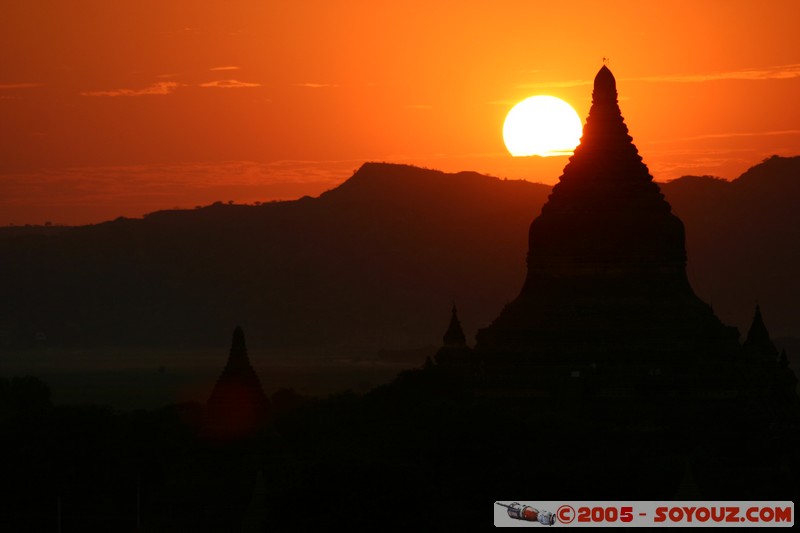 Bagan - Mingala-zedi at sunset
Mots-clés: myanmar Burma Birmanie sunset Ruines Pagode