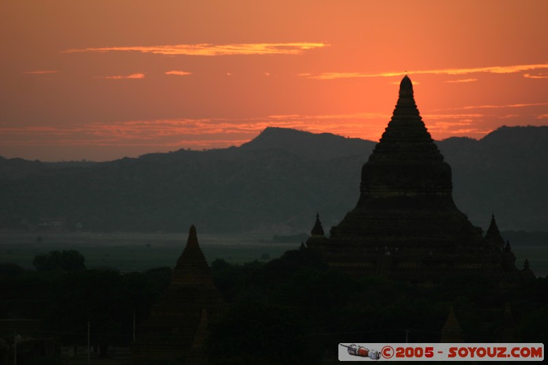 Bagan - Mingala-zedi at sunset
Mots-clés: myanmar Burma Birmanie sunset Ruines Pagode