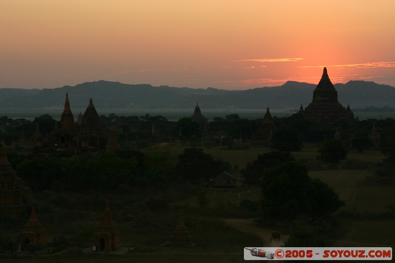 Bagan - Mingala-zedi at sunset
Mots-clés: myanmar Burma Birmanie sunset Ruines Pagode