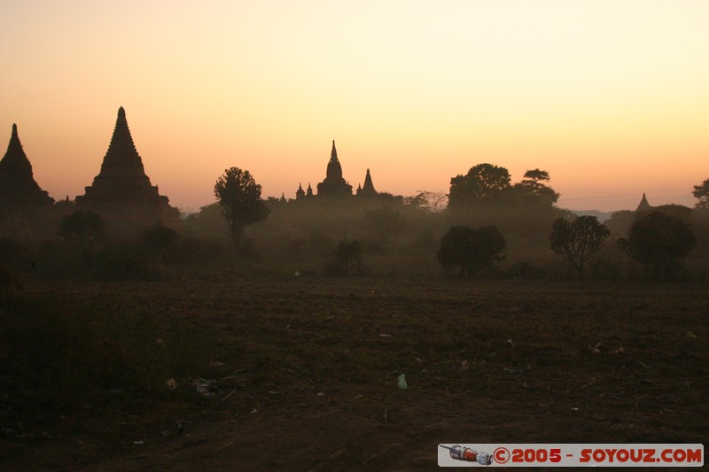 Bagan at dusk
Mots-clés: myanmar Burma Birmanie sunset Ruines Pagode