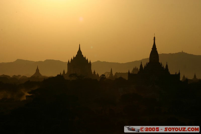 Bagan - That-byin-nyu Pahto and Ananda Pahto
Mots-clés: myanmar Burma Birmanie sunset Ruines Pagode