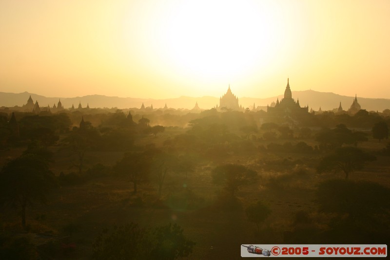 Bagan - That-byin-nyu Pahto and Ananda Pahto
Mots-clés: myanmar Burma Birmanie sunset Ruines Pagode