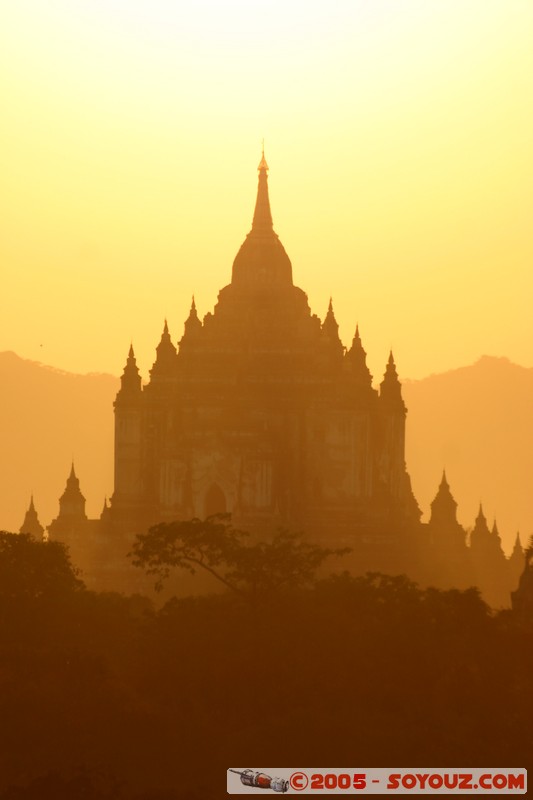 Bagan - That-byin-nyu Pahto
Mots-clés: myanmar Burma Birmanie sunset Ruines Pagode brume