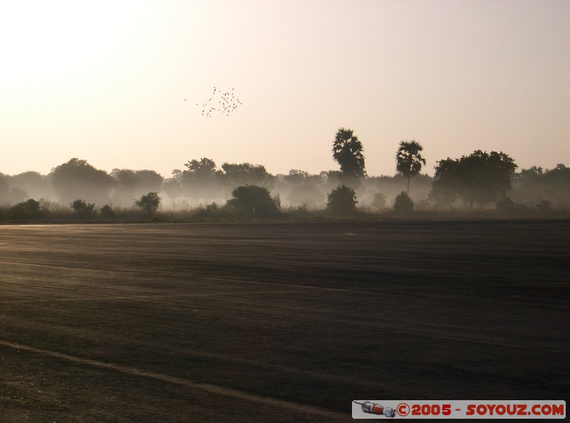 Bagan - Nyaung-U Airport
Mots-clés: myanmar Burma Birmanie brume