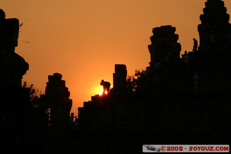 Angkor Thom - Phnom Bakheng - sunset
Mots-clés: patrimoine unesco Ruines sunset