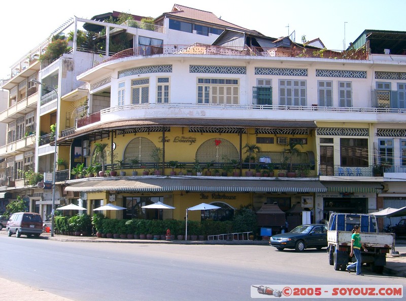 Phnom Penh - The Riverhouse restaurant
