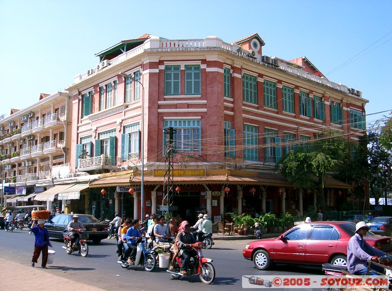Phnom Penh - Riverside restaurant
