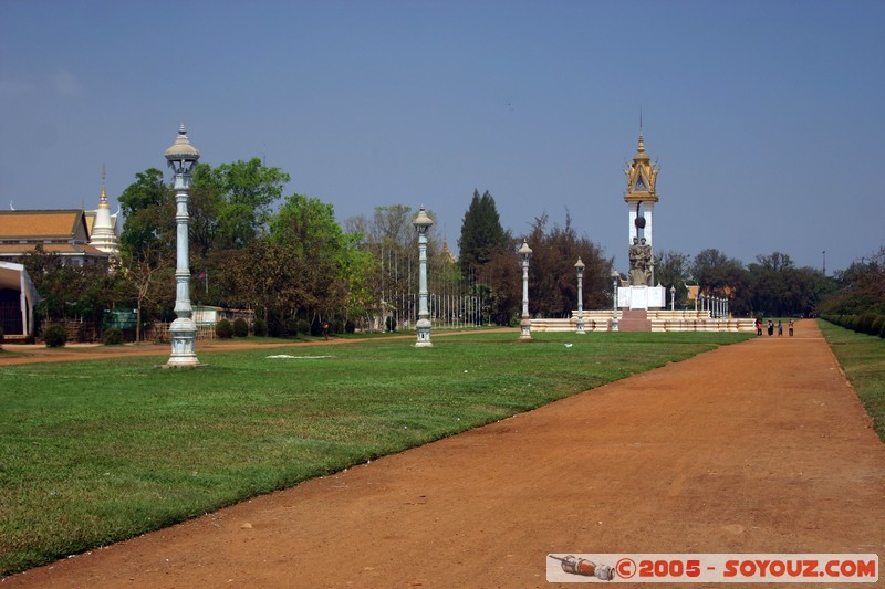 Phnom Penh - Cambodia-Vietnam Friendship Monument
