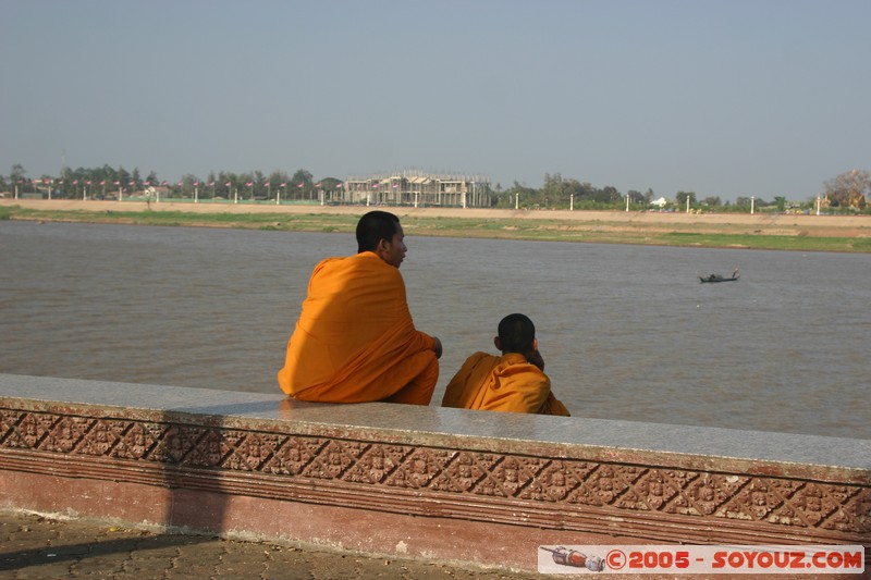 Phnom Penh - Tonle Sap River
Mots-clés: Bonze