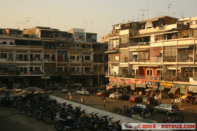 Phnom Penh - Psar O Russei (Psah Toul Tom Poung)
Mots-clés: Marche