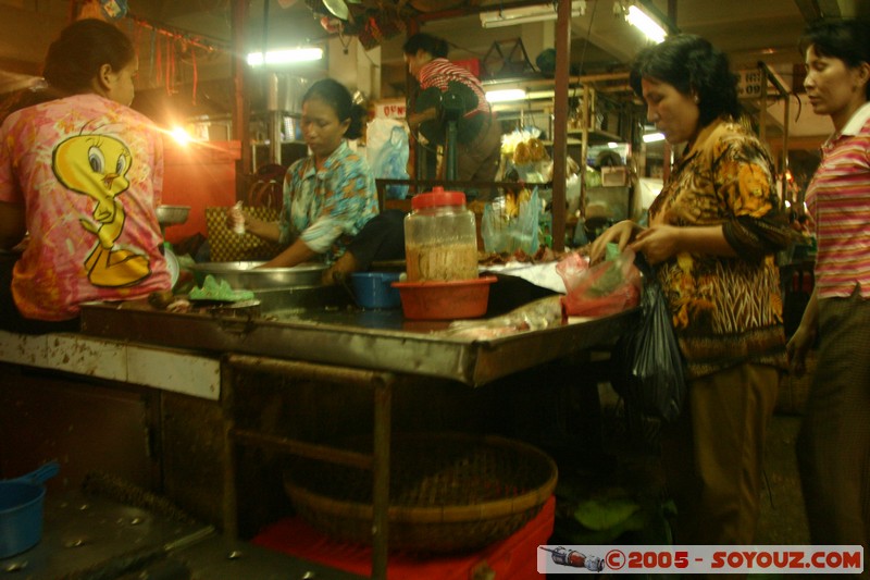 Phnom Penh - Psar O Russei (Psah Toul Tom Poung)
Mots-clés: Marche