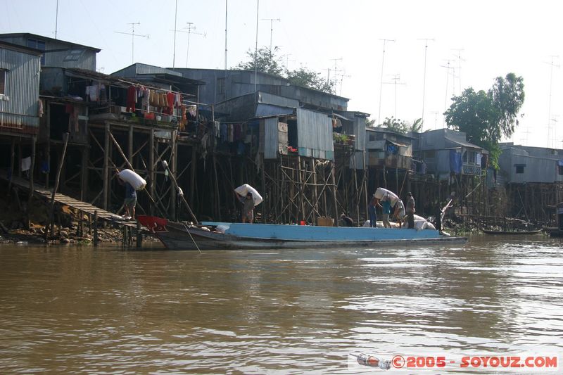 Along Mekong River
Mots-clés: Vietnam Mekong River Riviere bateau