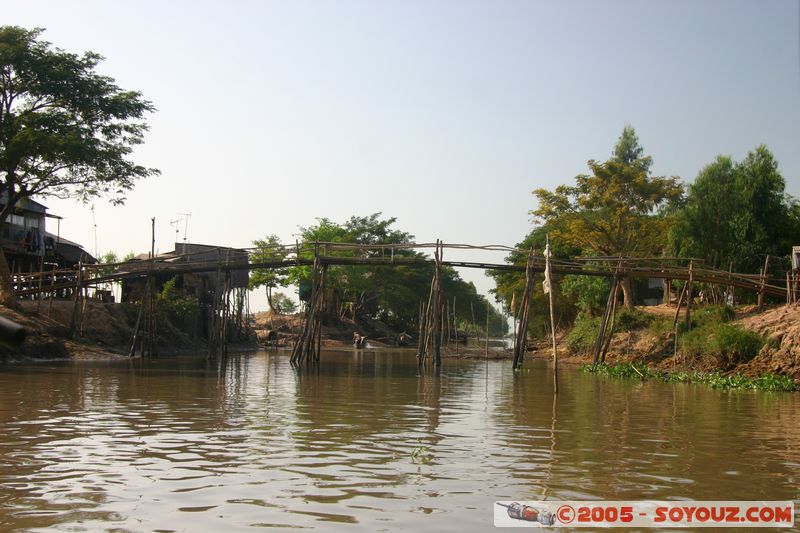 Along Mekong River - Monkey Bridge
Mots-clés: Vietnam Mekong River Riviere Pont
