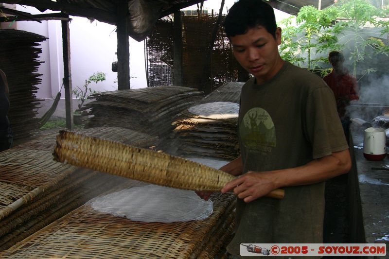 Cai Rang - Rice paper (banh trang) factory
Mots-clés: Vietnam personnes usine