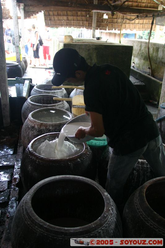 Cai Rang - Rice paper (banh trang) factory
Mots-clés: Vietnam personnes usine