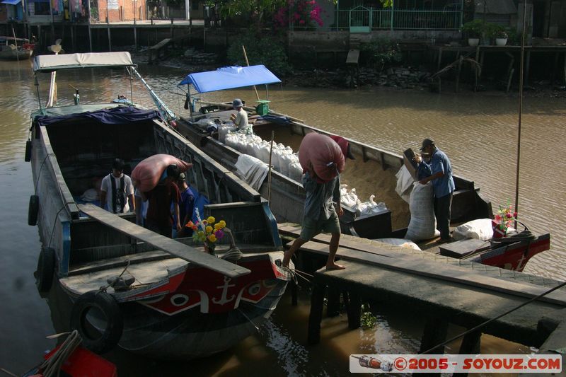 Cai Rang - Rice Mill
Mots-clés: Vietnam usine bateau