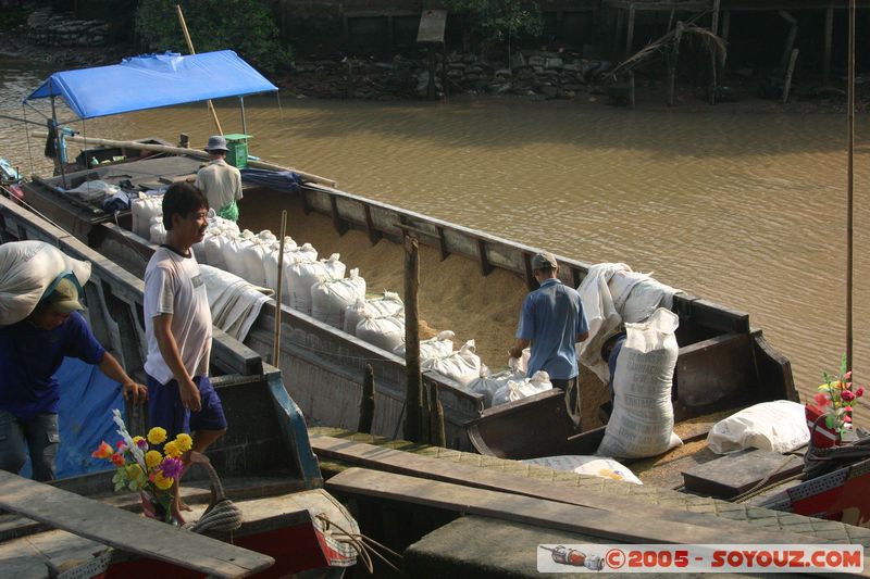 Cai Rang - Rice Mill
Mots-clés: Vietnam usine bateau