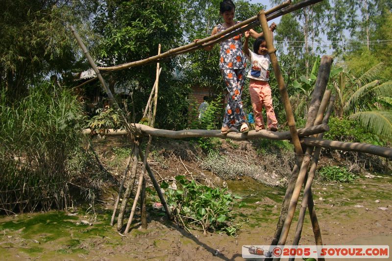 Cai Rang - Monkey Bridge
Mots-clés: Vietnam Pont Riviere personnes