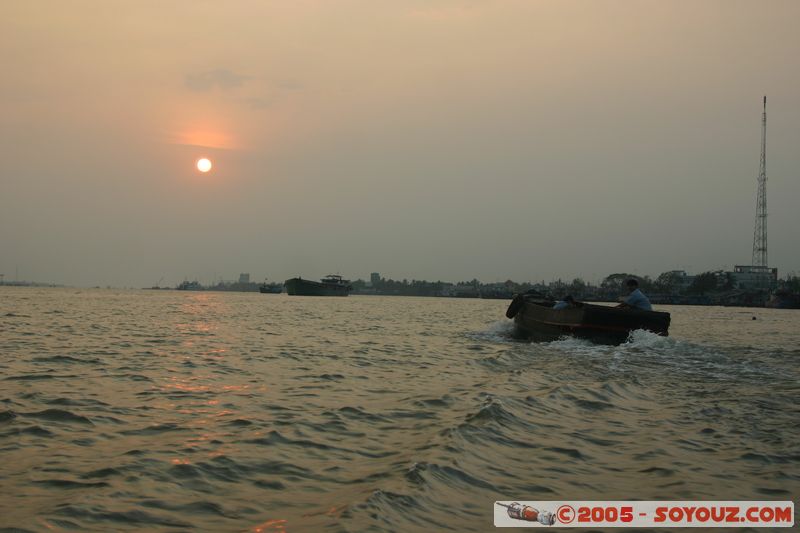 My Tho - Sunset on Mekong River
Mots-clés: Vietnam sunset