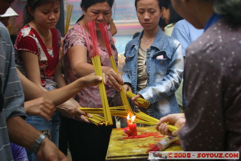 Saigon - Chua Quan Am (Chua On Lang)
Mots-clés: Vietnam HÃ´-Chi-Minh-Ville Ho Chi Minh Pagode Boudhiste personnes