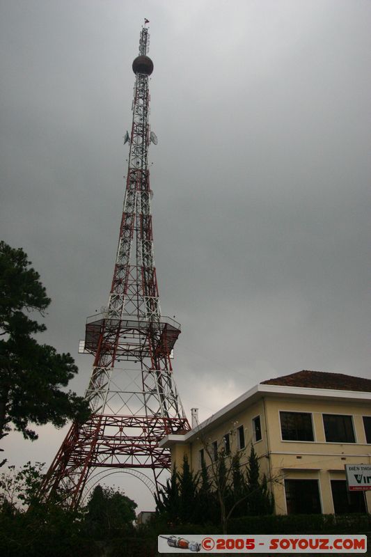 Dalat - Radio antenna shaped as Eiffel Tower
Mots-clés: Vietnam