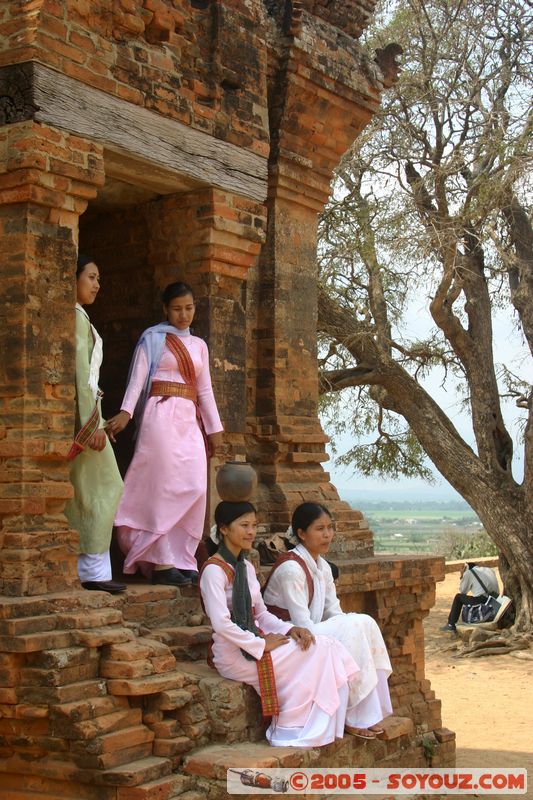 Po Klong Garai Cham Towers
Mots-clés: Vietnam Pagode Ruines personnes