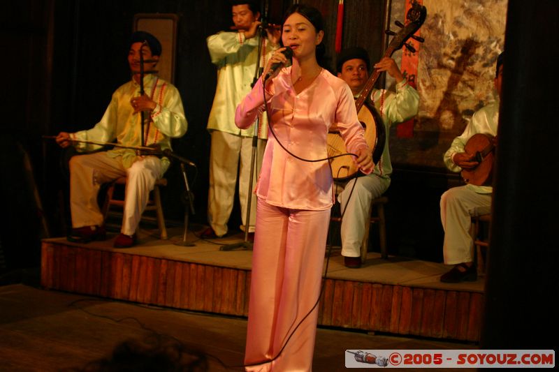 Hoi An - Traditional Music Theatre
Mots-clés: Vietnam Hoi An personnes