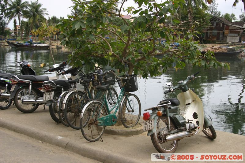 Hoi An
Mots-clés: Vietnam Hoi An voiture Riviere