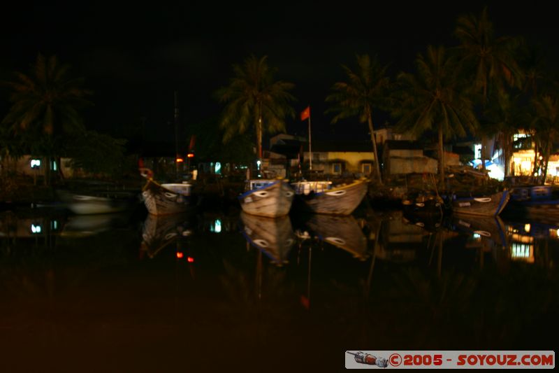 Hoi An by Night
Mots-clés: Vietnam Hoi An Nuit bateau Riviere